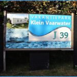 Der Name des Platzes Klein Vaarwater und der des Mobilheimes J39